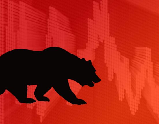 Bitcoin Trades Below $9,000