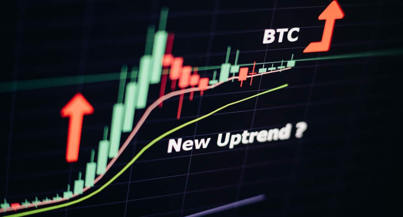 Bitcoin price prediction with uptrend graph
