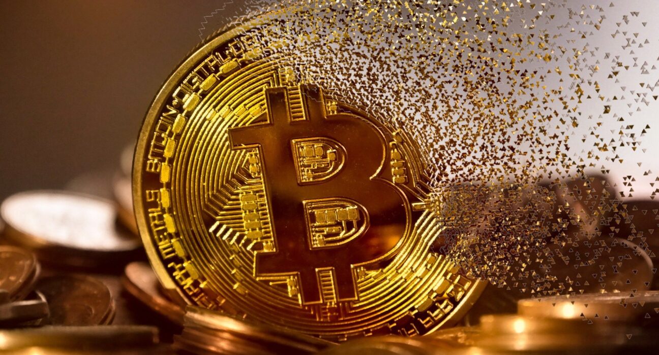Bitcoin Edges Near $9,000 Amid Mixed Market Sentiments and Pandemic Pressures