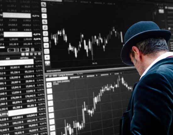 Chainlink Faces Allegations of Fraud Amid Suspicious Short Position Targeting 99% Crash