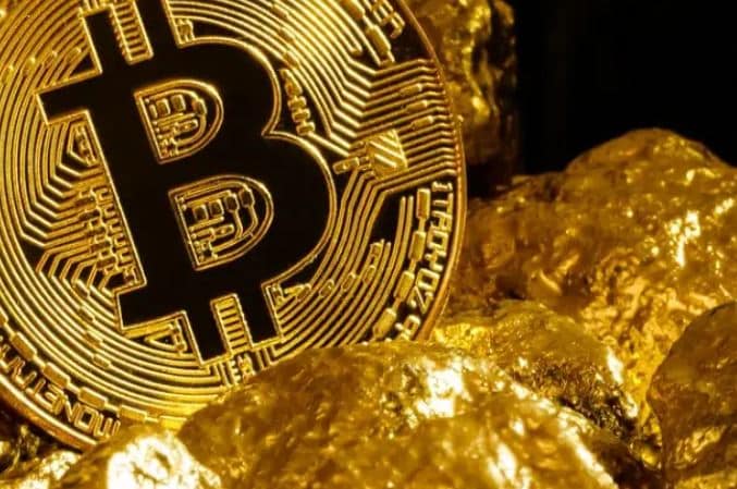 Bitcoin Holds Steady While Gold Surpasses $2,000 Mark