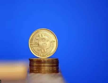 Bitcoin Briefly Hits $100,000 on Binance Before Rapid Correction