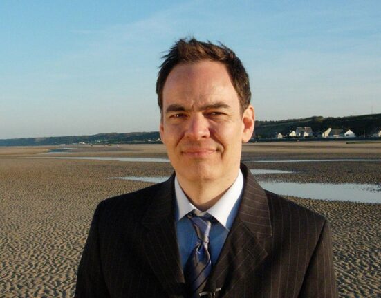 Max Keiser Links Bitcoin’s Surge to Capital Flight Amid Asian Political Unrest