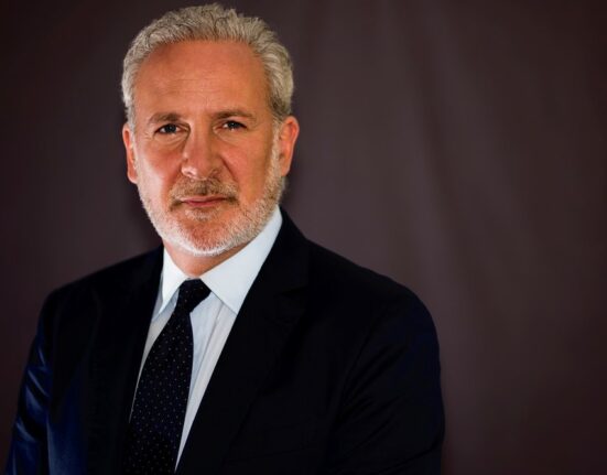 Peter Schiff Faces Bitcoin Backlash as Son Spencer Accumulates BTC Gifts