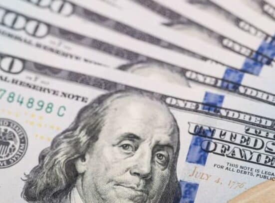 US Dollar Weakens as Crypto Gains Momentum, Ripple CEO Highlights Key Trends