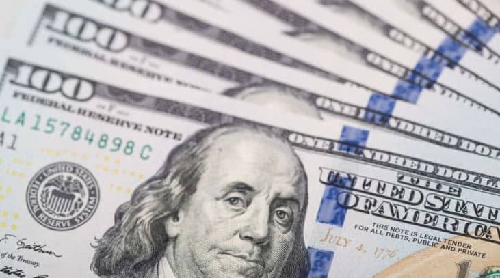 US Dollar Weakens as Crypto Gains Momentum, Ripple CEO Highlights Key Trends