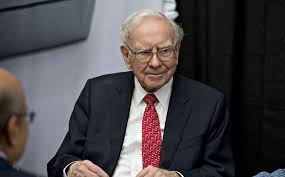 Max Keiser Criticizes Warren Buffett’s Stance on Bitcoin, Gold, and Banking