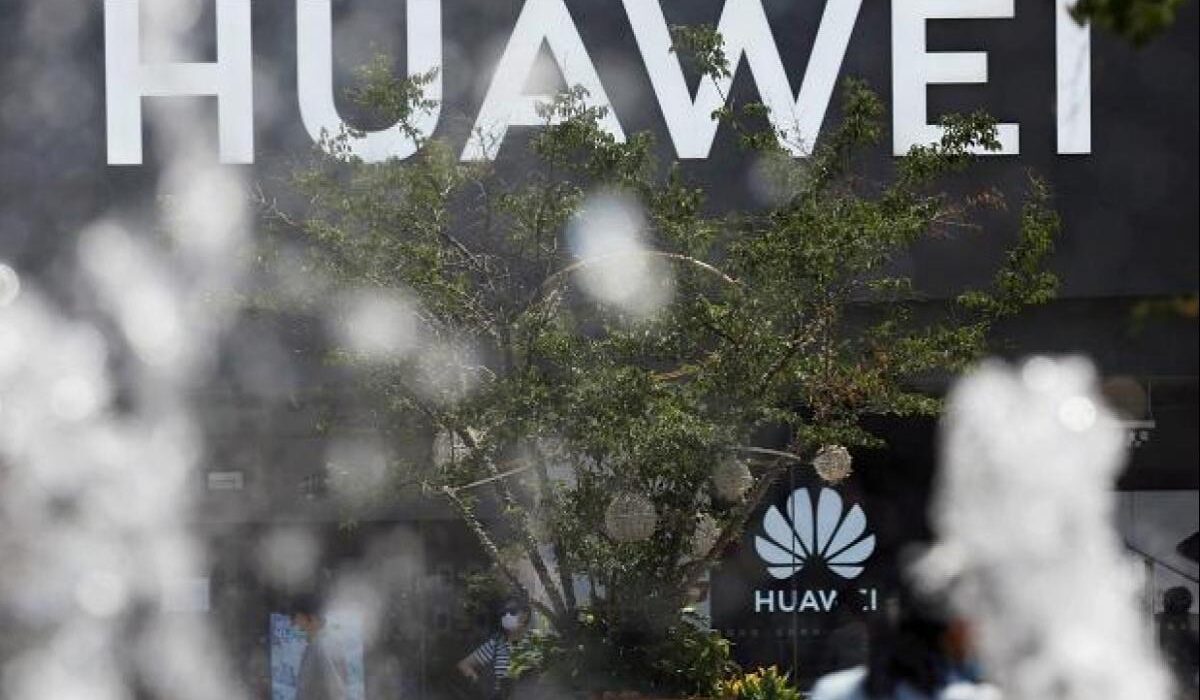 Huawei Launches First Smartphone With Built-In Wallet for China's Digital Yuan
