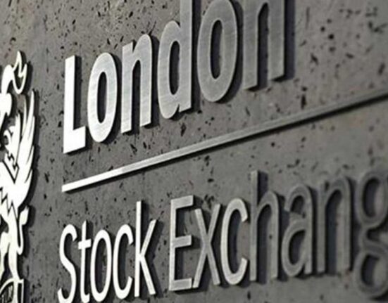 London Stocks Fall 2.3% Amid New Restrictions and Economic Uncertainty