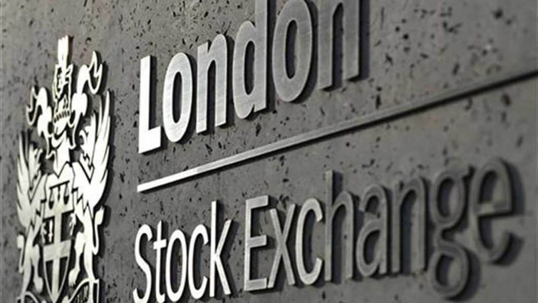 London Stocks Fall 2.3% Amid New Restrictions and Economic Uncertainty