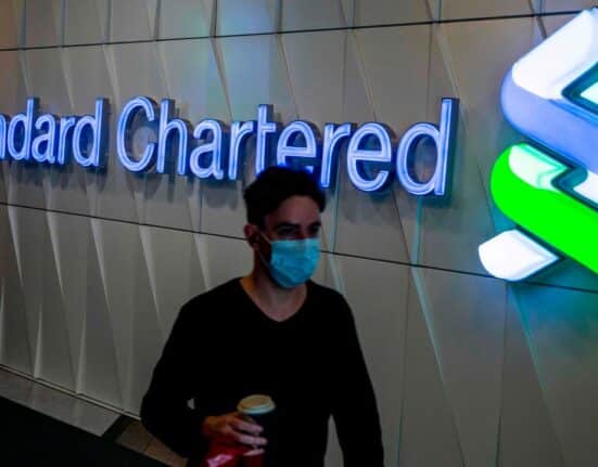 Standard Chartered and DBS Launch Blockchain Trade Finance Registry with 12 Banks