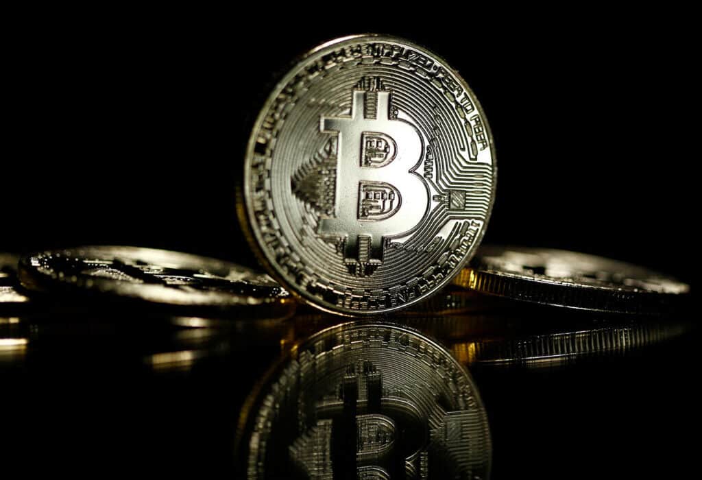 Bitcoin Investment Debate and Institutional Views