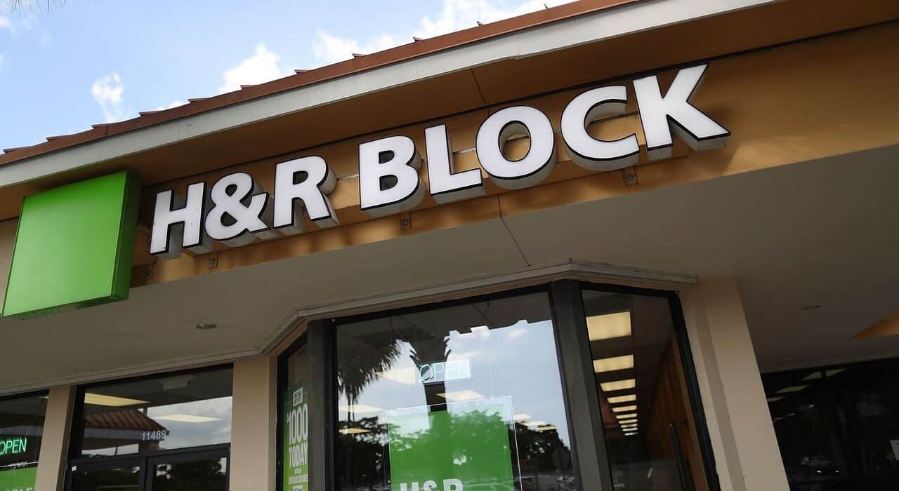 H&R Block CEO Jeff Jones Calls for Clear Crypto Tax Regulations Amid Growing Industry Complexity