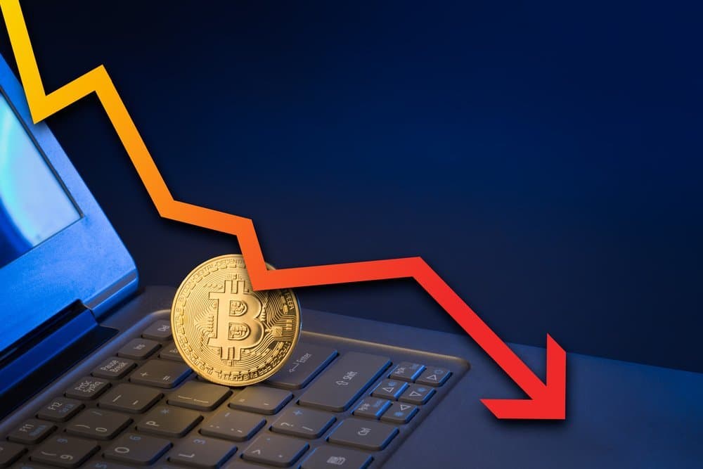 For the First Time in 4 Weeks Bitcoin Falls Below 30000