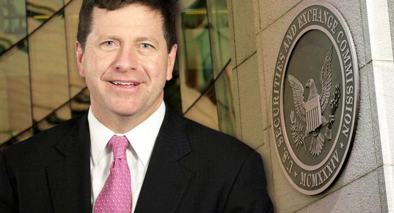 Former SEC Chair Clayton Joins Fight for Approval After Rejecting Bitcoin ETFs