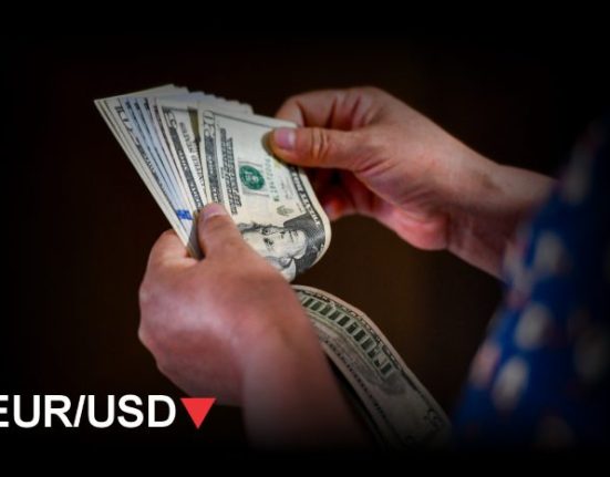 Urgent Correction: EUR/USD Plummets as Resurgent US Dollar Reacts to Fed’s Restrictive Policy