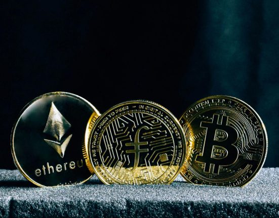 Bitcoin Remains Strong While Dogecoin Plummets – Are Meme Coins Losing Their Appeal?